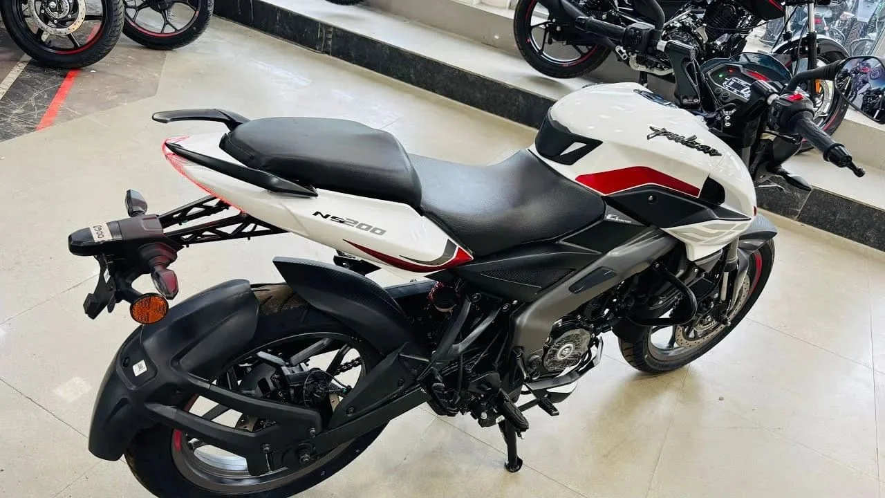 Bajaj Pulsar NS200 70 kmpl Mileage